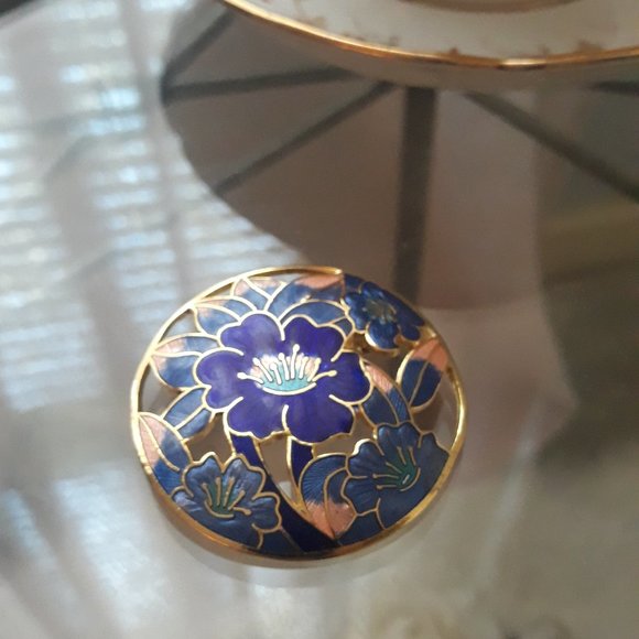 Cloisonné earrings and pin. - Picture 4 of 5